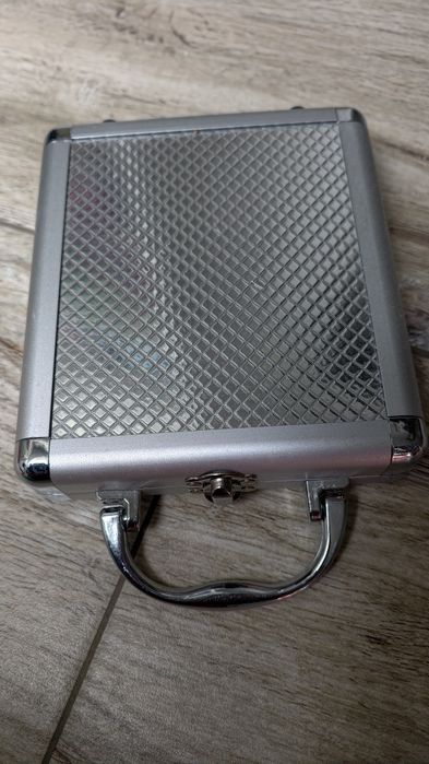 Zestaw do makijażu w aluminiowej kasetce