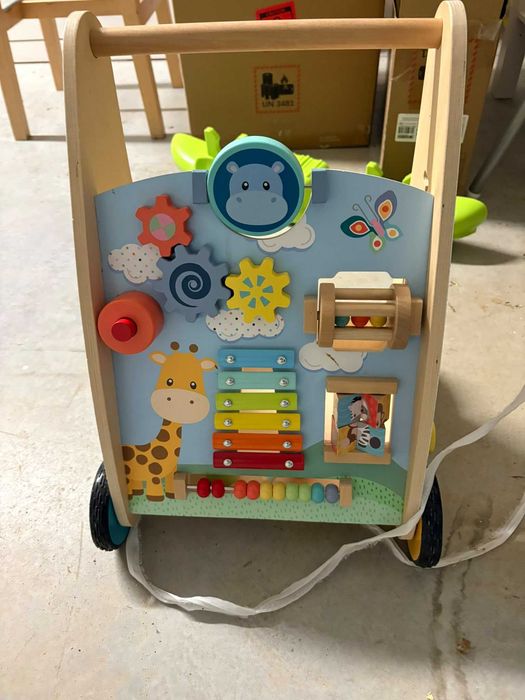 andarilho montessori bébé criança