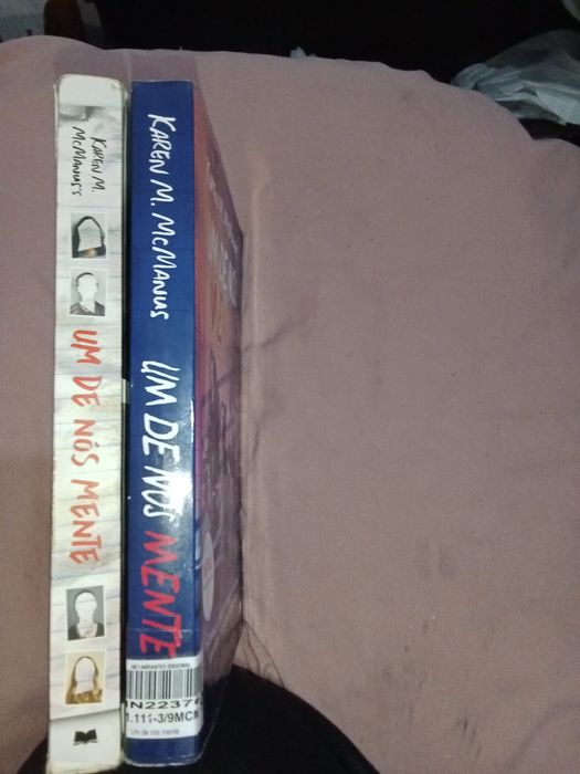 Livro : um de nós mente