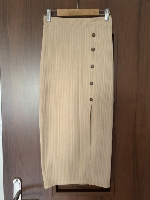 Spódnica midi z rozcięciem