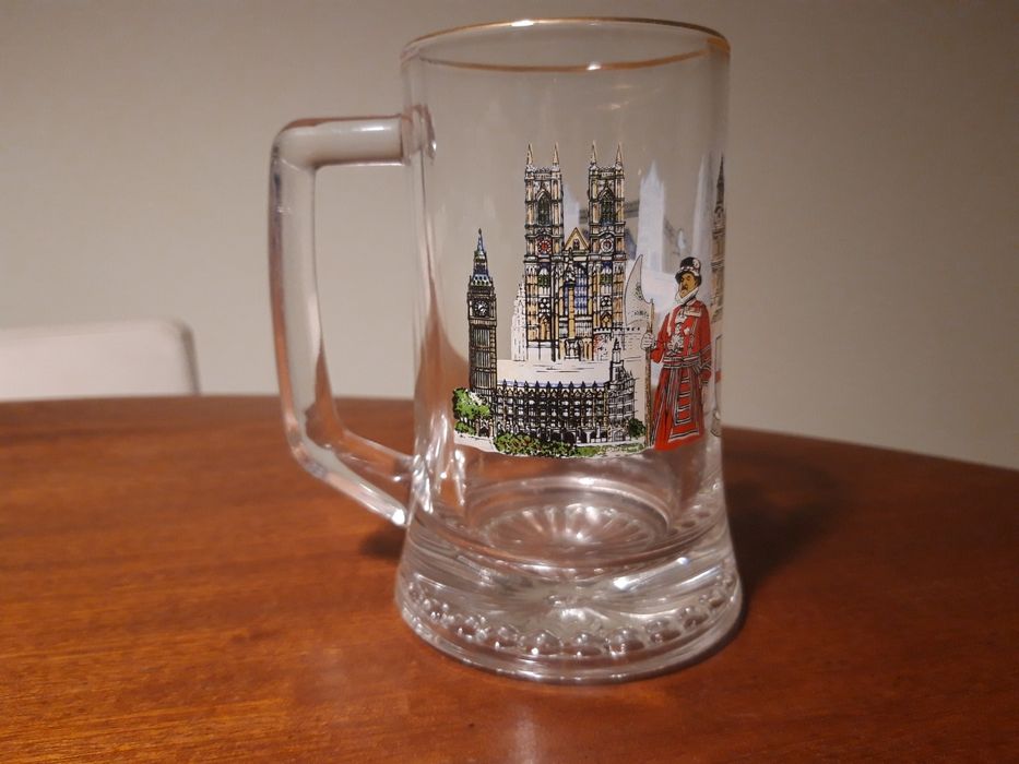 2 canecas de cerveja em vidro (preço pelo conjunto)