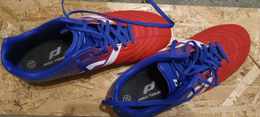 Продам бутси 37р.