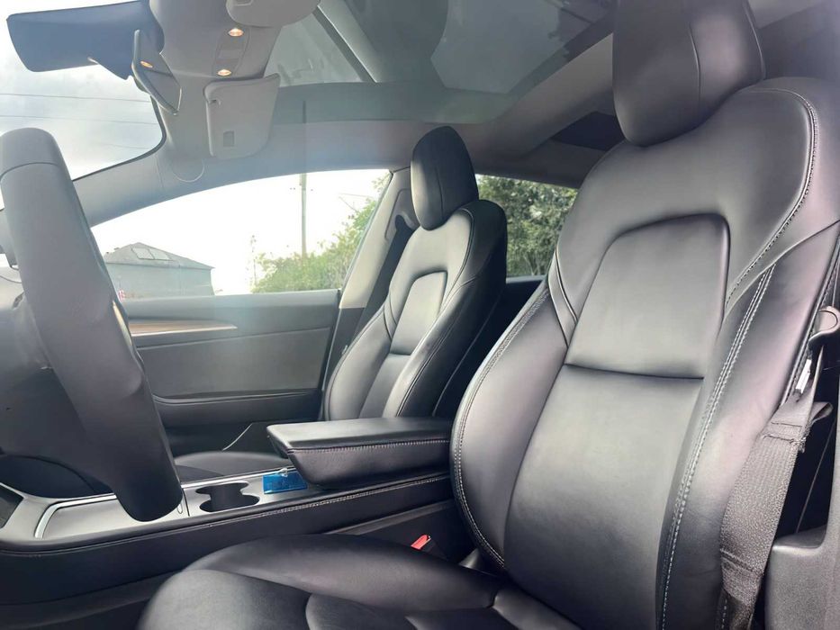 Tesla Model 3 Long Range      2022