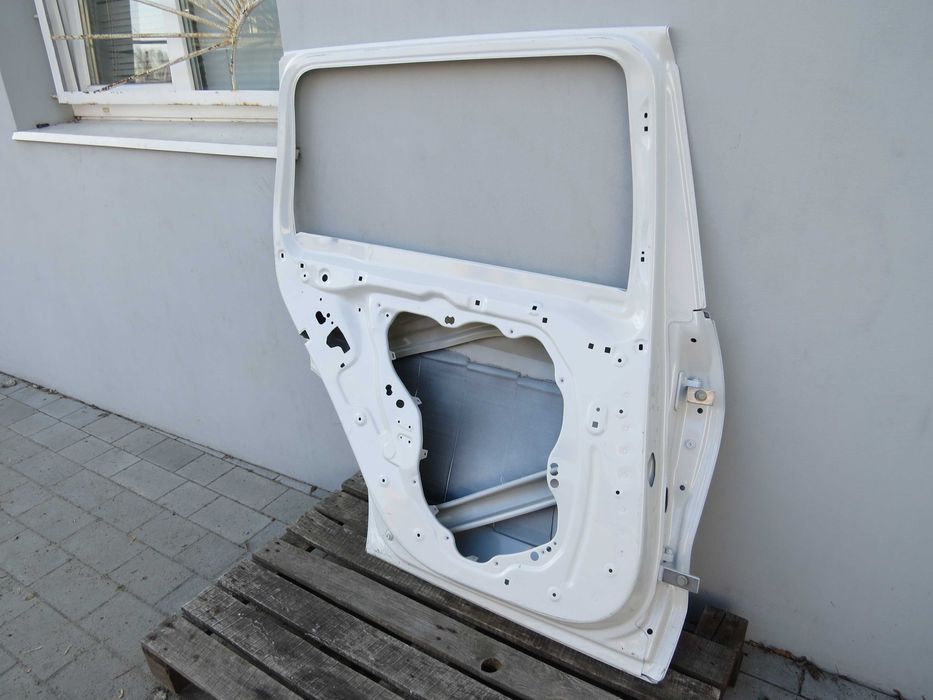 Дверка задня ліва +петлі BMW X7 Разборка БМВ Запчастини X1 X2 X3 X4 X5