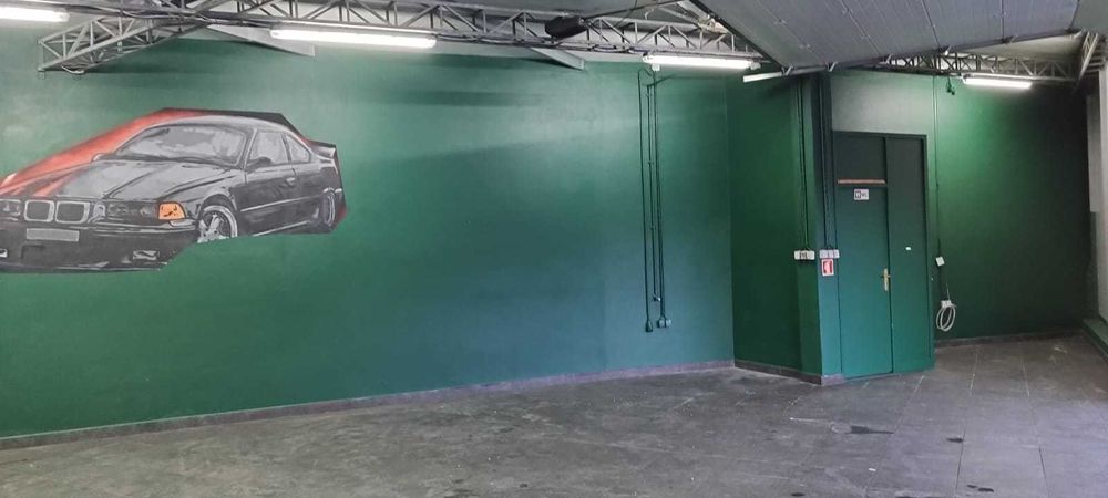 Alugo espaço com 112m2 de armazém e 200m2 de parque