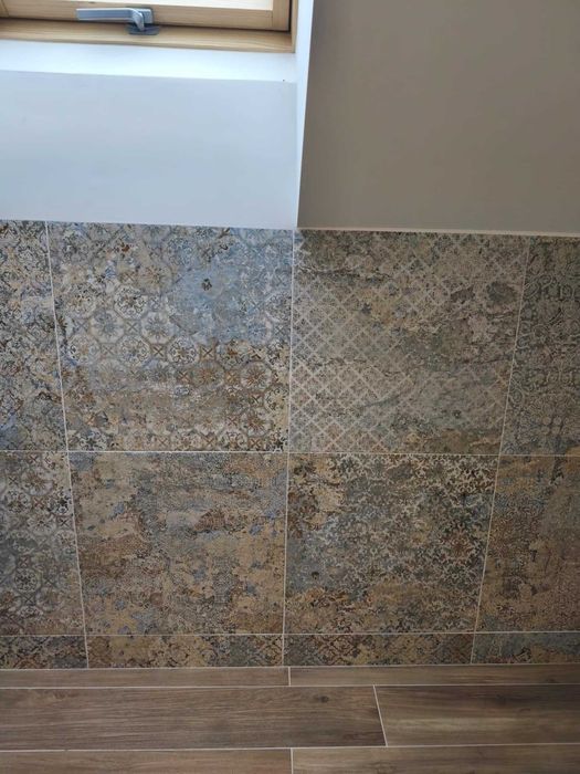 Usługi budowlane wykończenie wnętrz łazienki układanie płytek remont