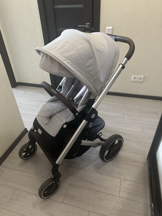 Прогулянкова коляска Cybex Balios s Lux ( двухсторонній матрасик+дощовик+чохли на колеса  у комплекті)