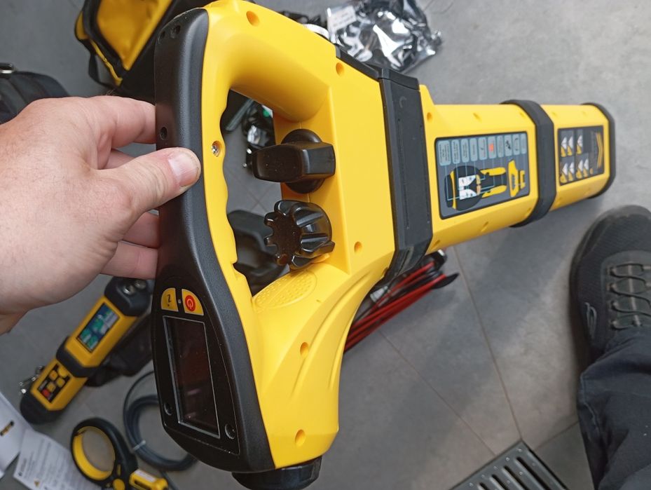 Wykrywacz ifrastruktóry podziemnej (szukacz przewodów, rur, metalu.)