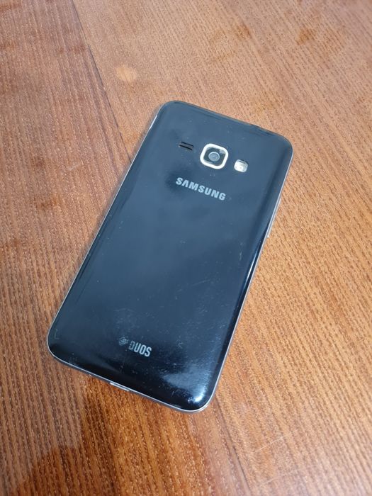 Продам Samsung Galaxy J1 2016 8GB