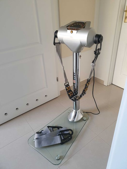 Masażer wibracyjny na platformie