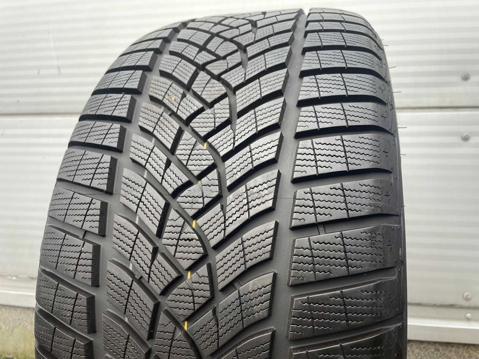 1 x Opona zimowa 295/35/21 GoodYear Ultra Grip performance+ - XL 7,9mm