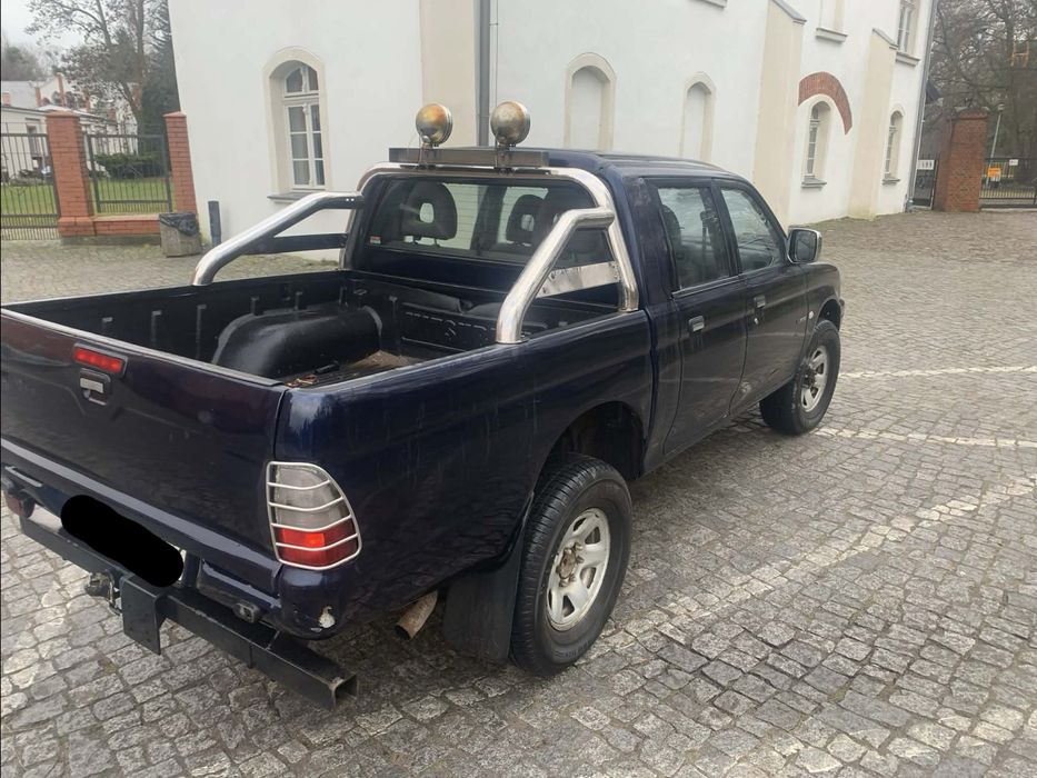 Mitsubishi L200 pickup