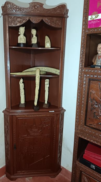 Móvel oriental de canto