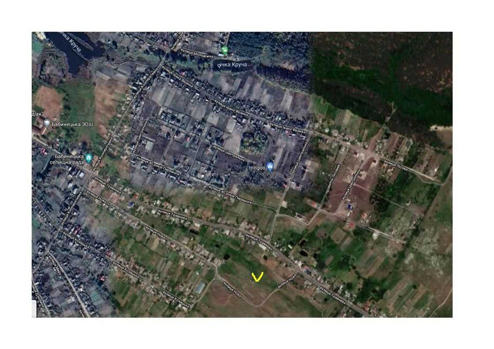 Земельна ділянка під Києвом біля лісу й річки