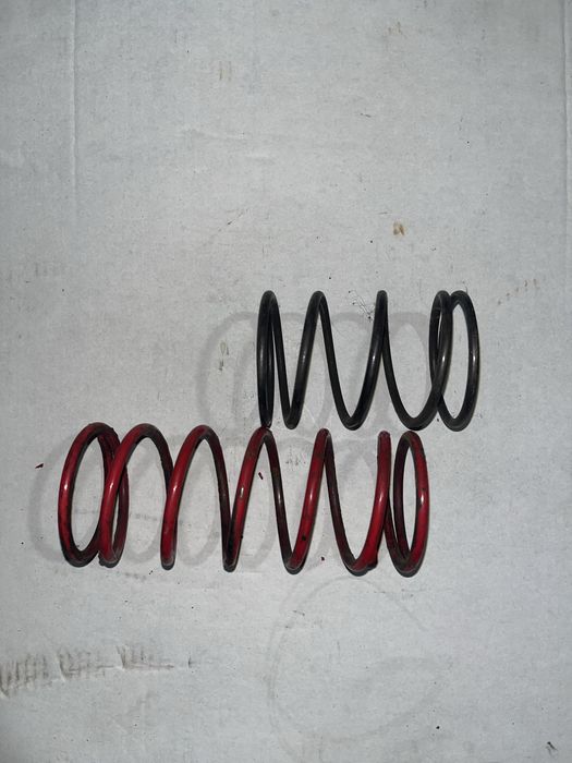 Продам пружину красную на помед дио 34