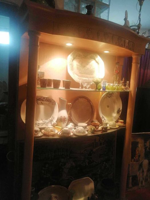 Móvel de sala madeira maciça lacada c/iluminação- Para Desocupar