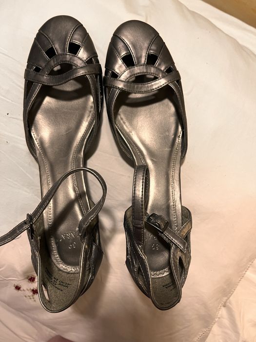 Sapatos em cunha de pele da zara cor chumbo