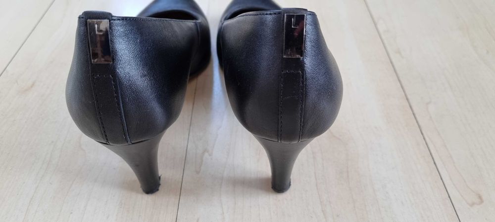 Czarne eleganckie buty na obcasie