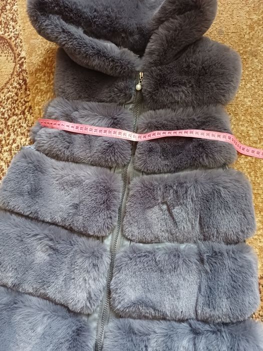 Жилетка хутряна з капюшоном