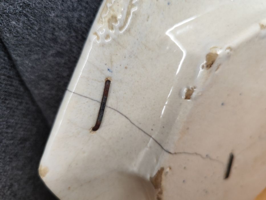 Travessa antiga em faiança pintada à mão 32x26cm flores