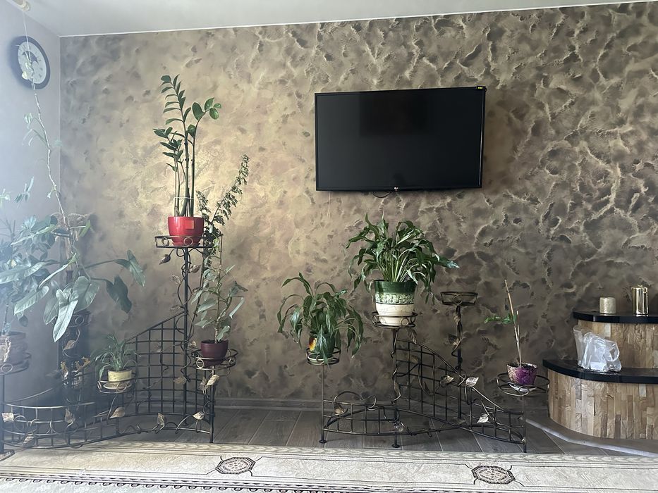 Кована підставка для вазонів 2 шт