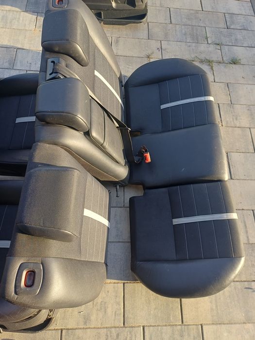 Fotele przód, kanapa tył, Ford Kuga Mk 1 2.0 tdci

Fotele przód