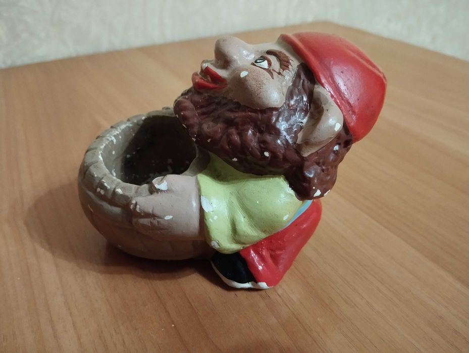 Гном з бочкою, підставка для ручок, гіпс