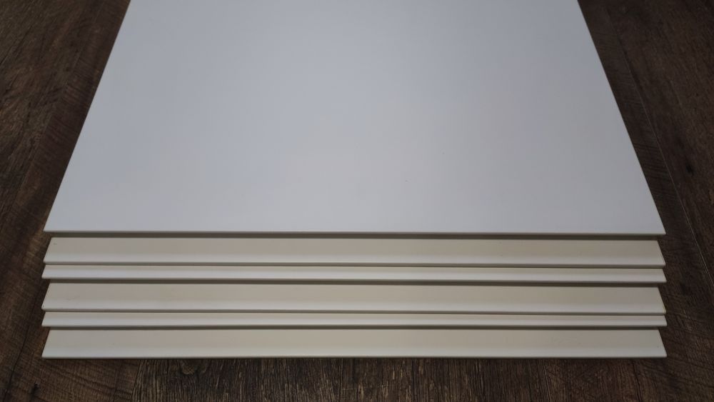 Fronty meblowe Ikea Voxtorp białe oraz ciemny orzech