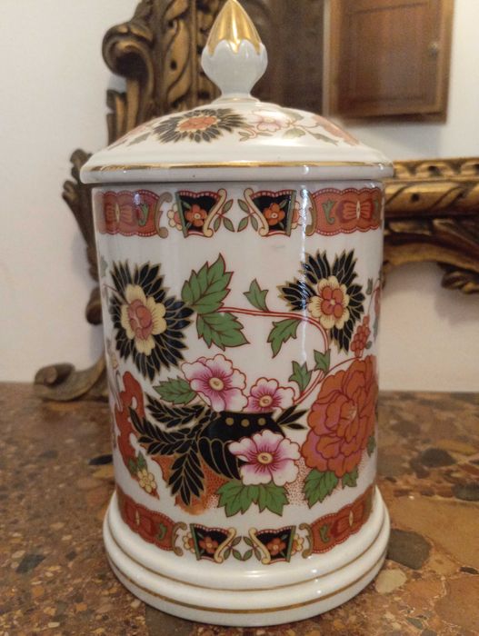 PORAT Porcelana de Portugal - Pote com tampa; pratos chineses; tabuleiro de laca asiática