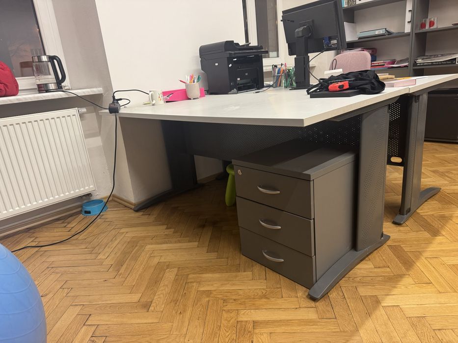 Wyprzedaż wyposazenia biura - biurko 160x80