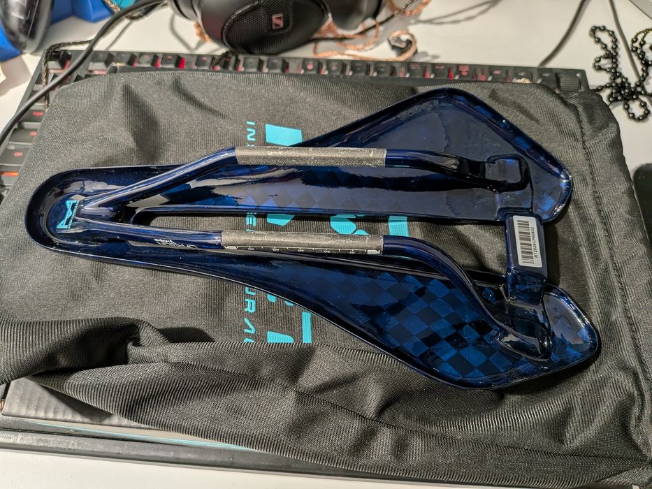 RYET siodło rowerowe carbon ultralight.