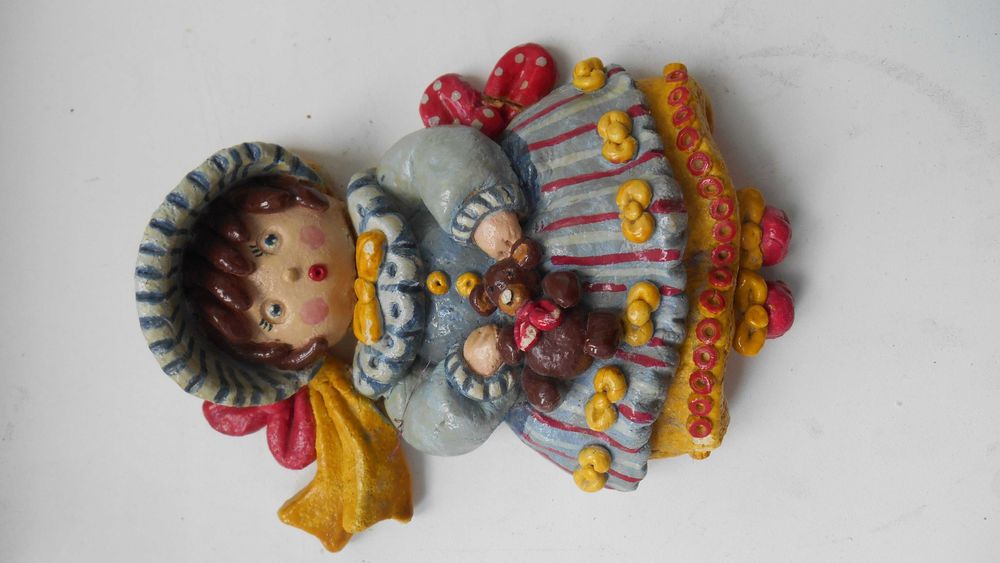 лепка украшение девочка на стену