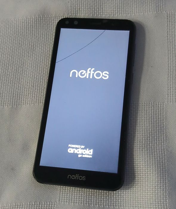 Telémovel Neffos tem Visor estalado