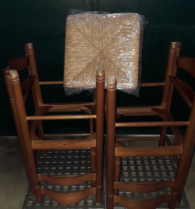 Mesas e cadeiras para Bares, Cafés, Restaurantes, etc.