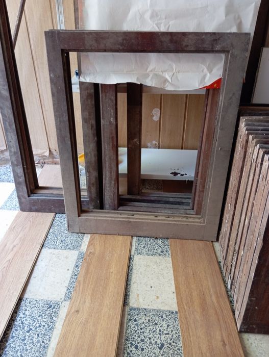 Vendo Janelas em madeira