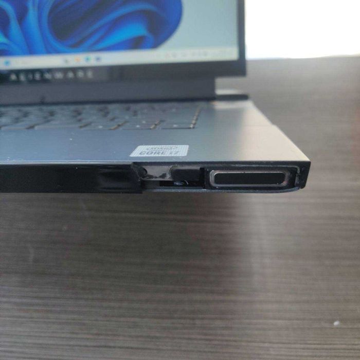 Dell Alienware m15 R3 15.6" 300Hz i7-10750H 16Gb SSD512Gb RTX2070Super