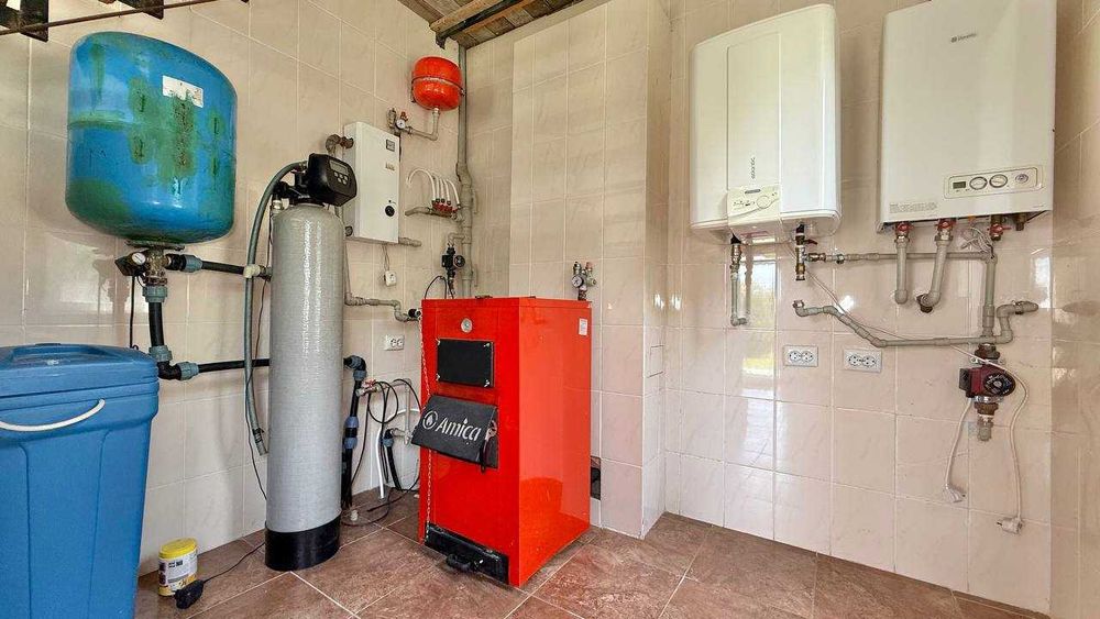 Продам гарний будинок, двоповерховий+чердак, в с. Новосілки