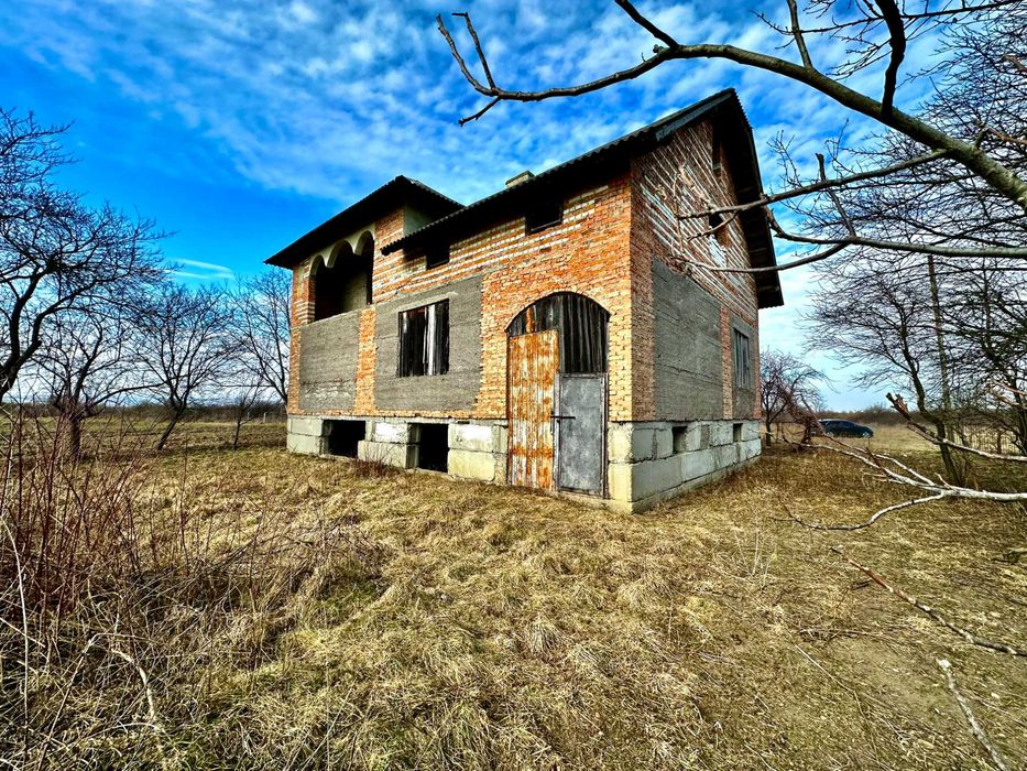 Продається просторий будинок біля м. Стрий!