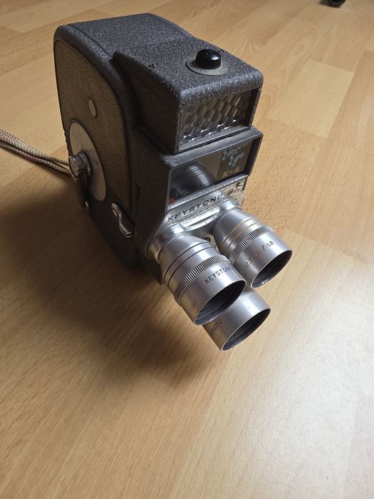 Kamera analogową 8mm dziala