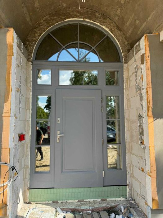 Drzwi zewnętrzne drewniane producent drzwi z montażem