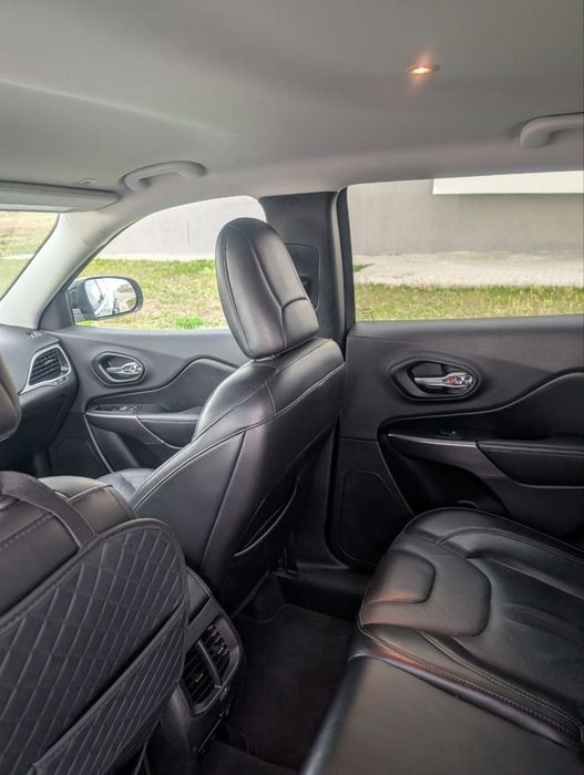 jeep cherokee 2,4 л  2019 р