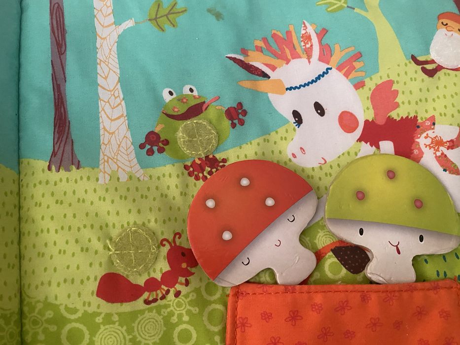 Livro de pano sensorial para bébés (25x25)