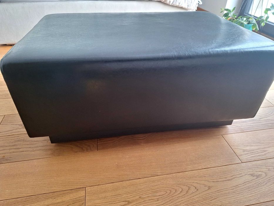 Pufa czarna skóra