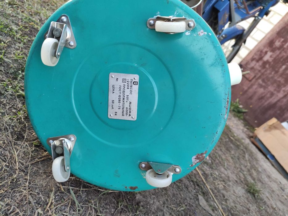 Пилосос Audra та  пилосос  Витязь