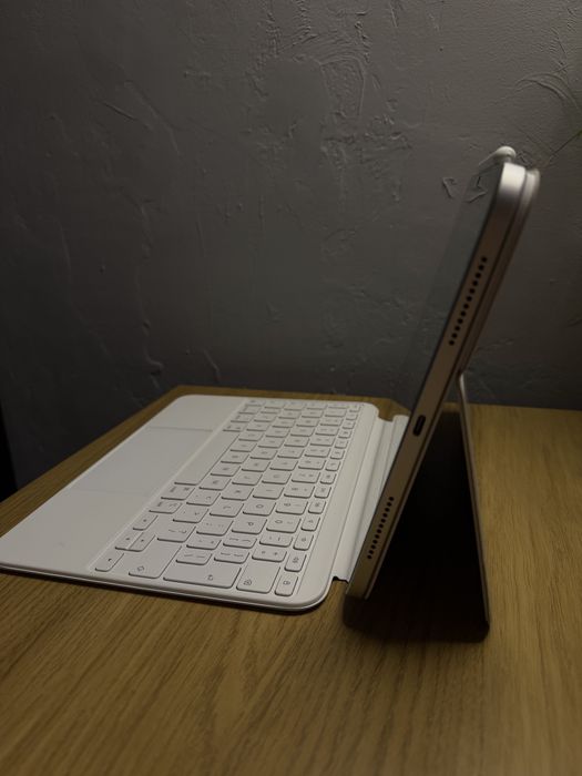 Apple iPad Magic Keyboard Folio