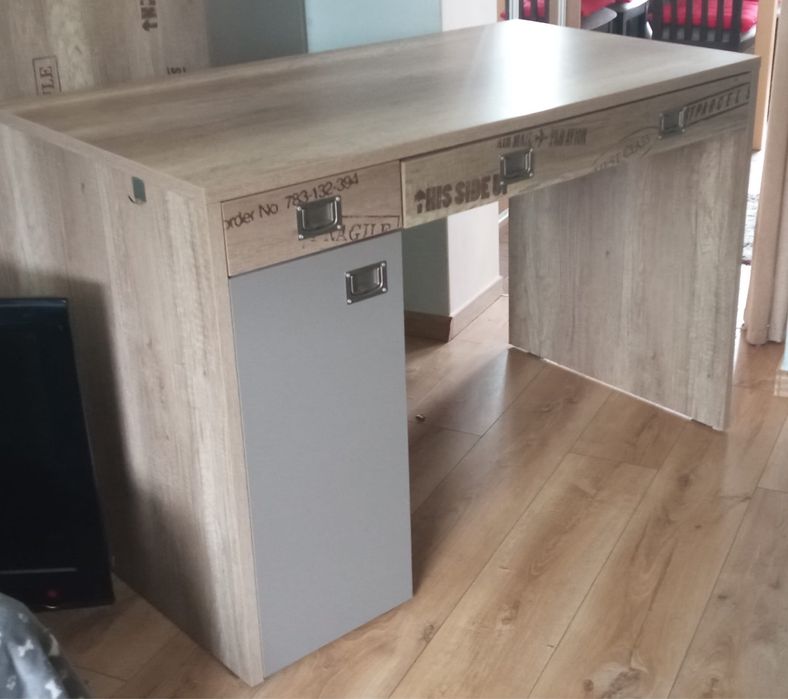 Biurko 120×65 cm – solidne i funkcjonalne