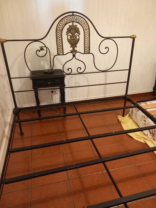 Cama de casal rústica em ferro
