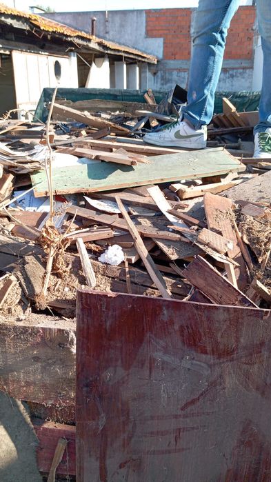 •Recolha de entulhos e Sucata