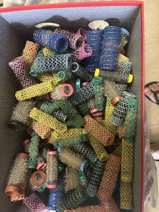 Vendo sacos com variedade de rolos para cabelo
