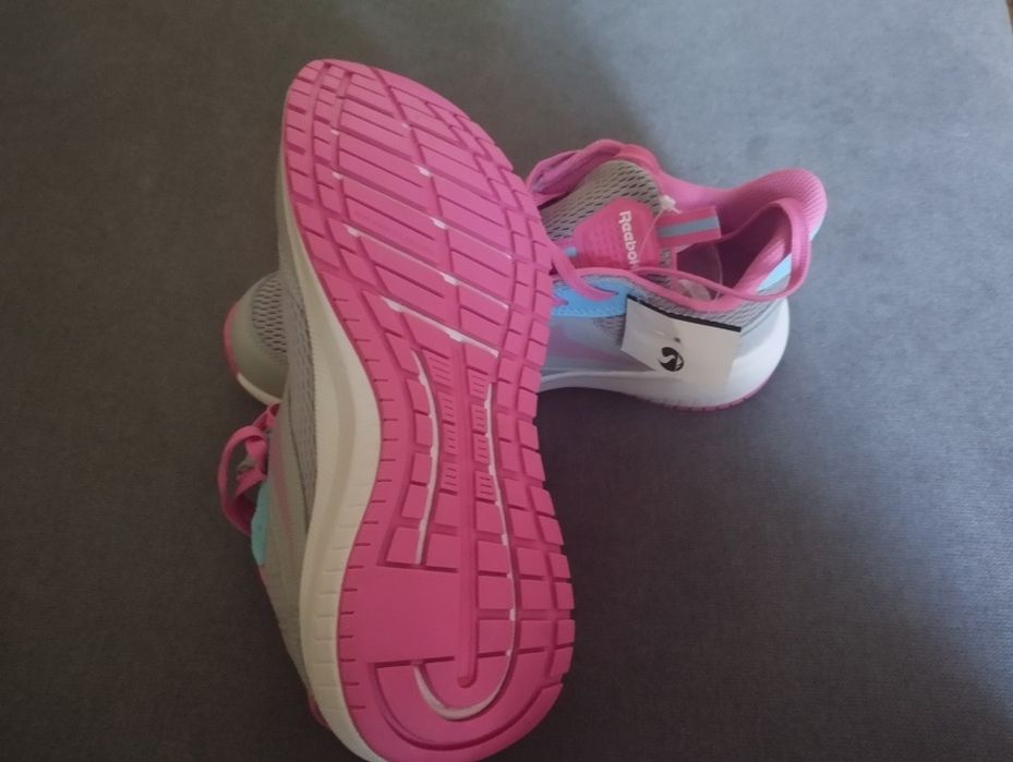 Продам нові кросівки Reebok